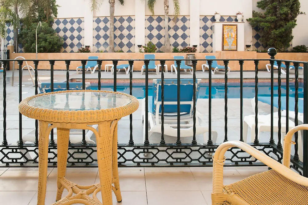 Toboso Apar - Turis Hotel Nerja 3*,