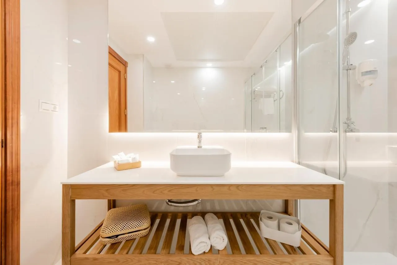 Toboso Apar - Turis Hotel Nerja