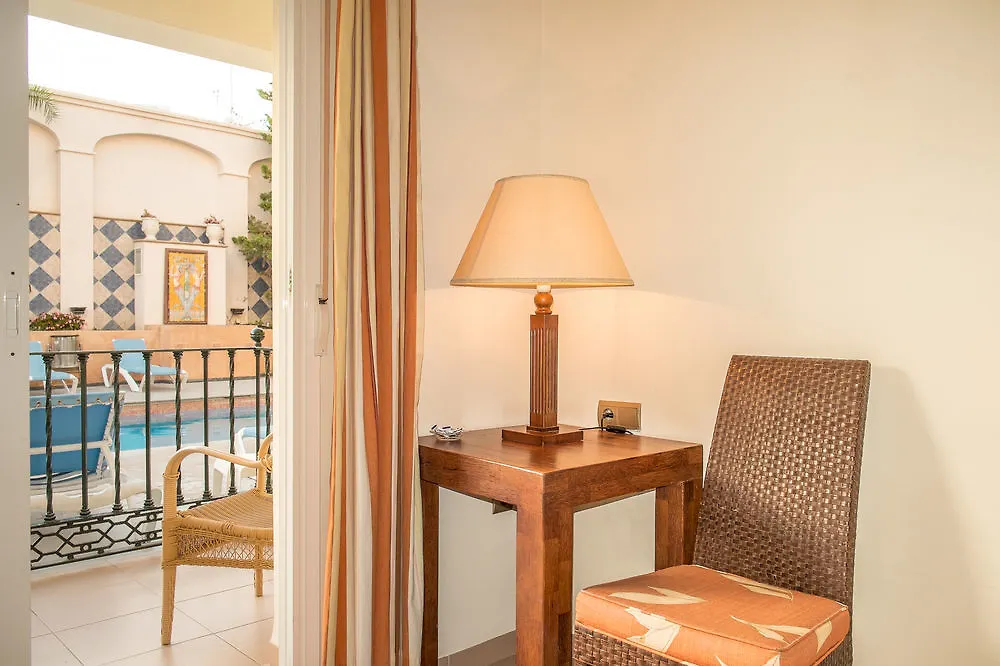 Toboso Apar - Turis Hotel Nerja