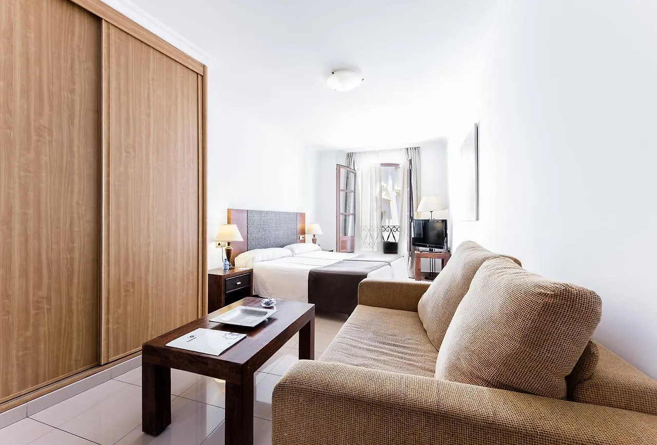 Toboso Apar - Turis Hotel Nerja