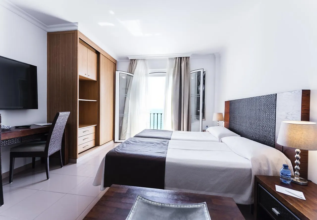 Toboso Apar - Turis Hotel Nerja 3*,
